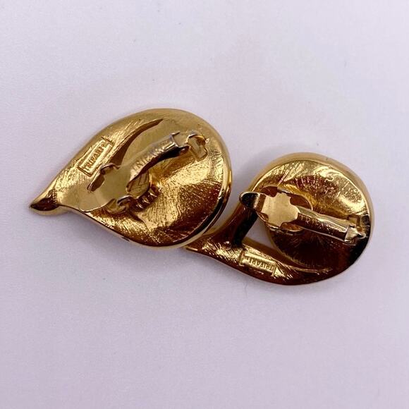 Trifari Clip On Earrings Faux Pearl Gold Tone - Picture 6 of 7